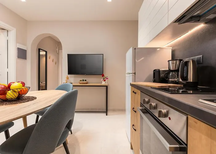 Rapanos Apartments